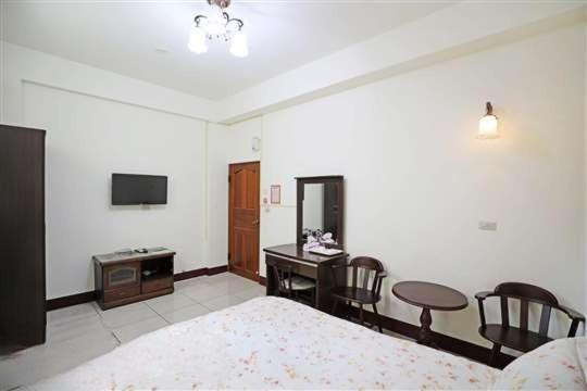 Plum Inn 1 Чичи Экстерьер фото